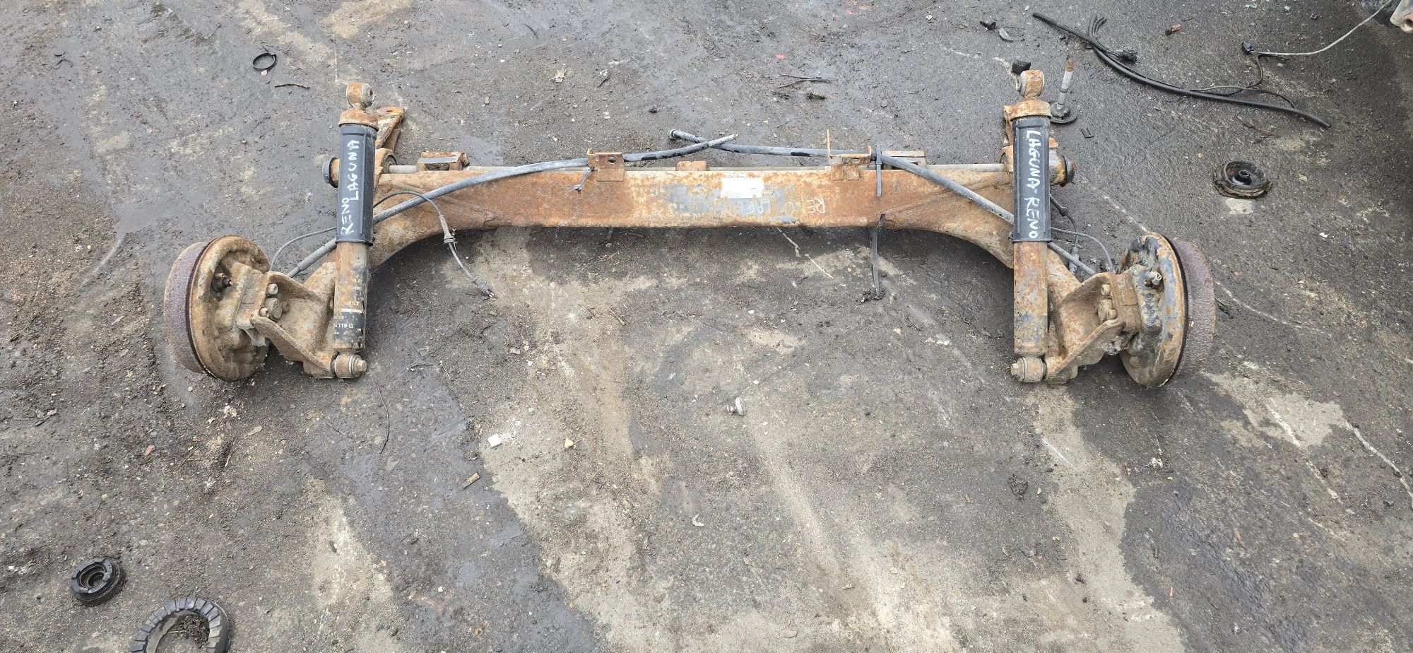 Belka tylna zawieszenie Renault Laguna
