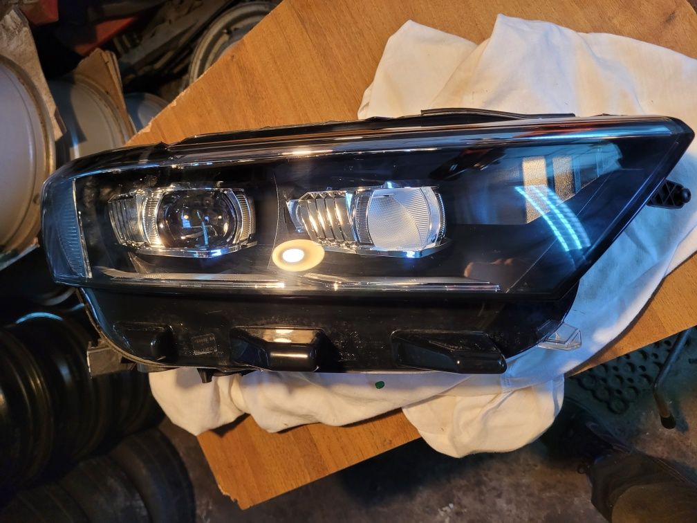 Lampa prawa VW T-ROC przednia 2GA9