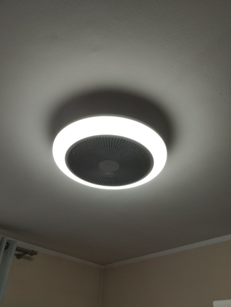 Lampa sufitowa z wentylatorem RGB z pilotem