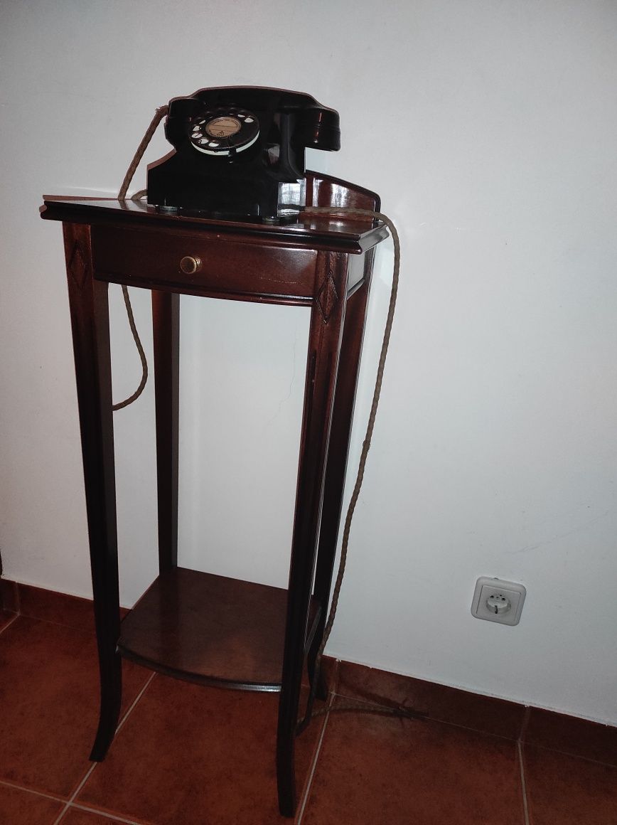 Mesa de apoio/telefone