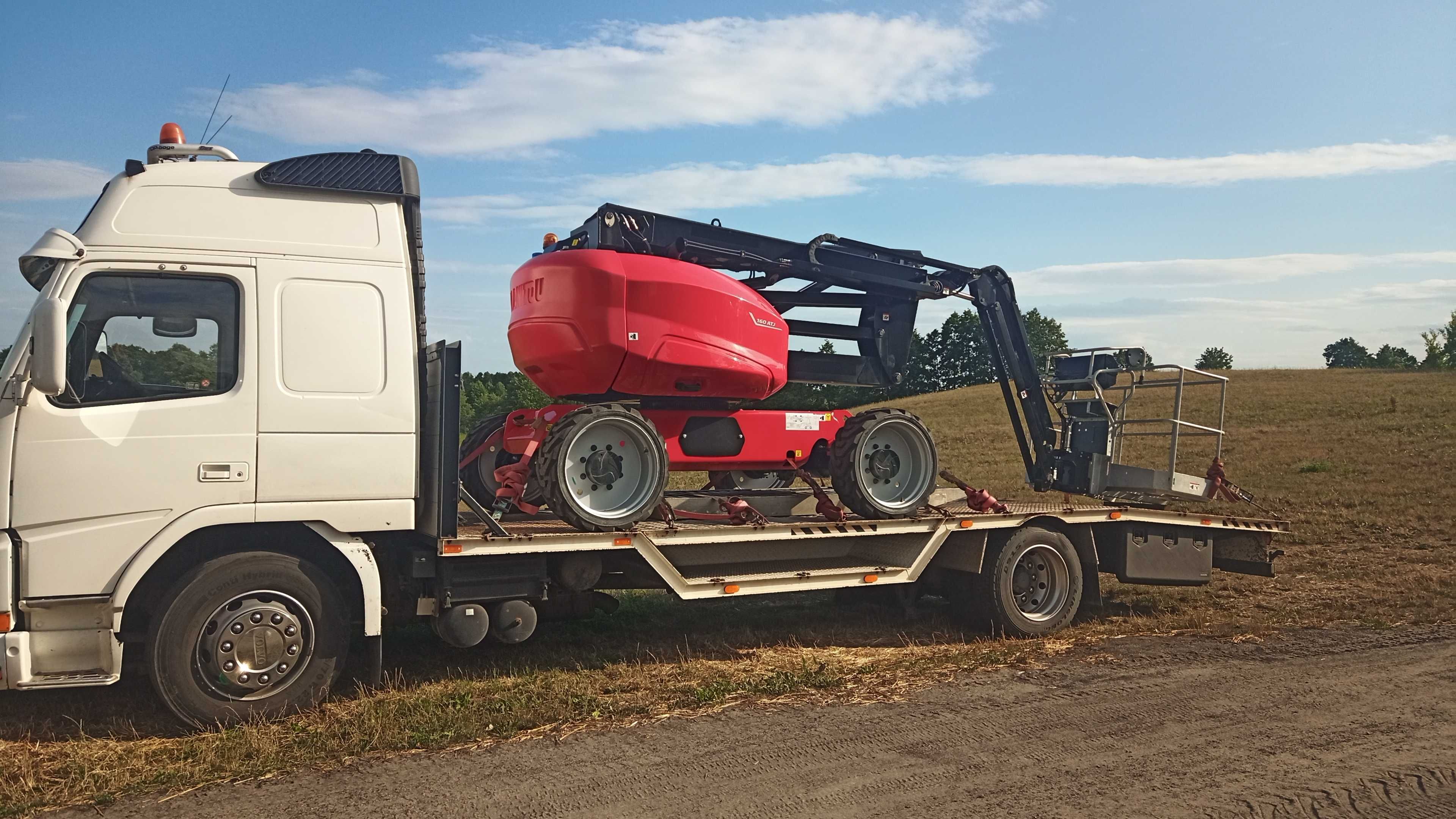 Usługi transportowe / Autolaweta / Pomoc drogowa