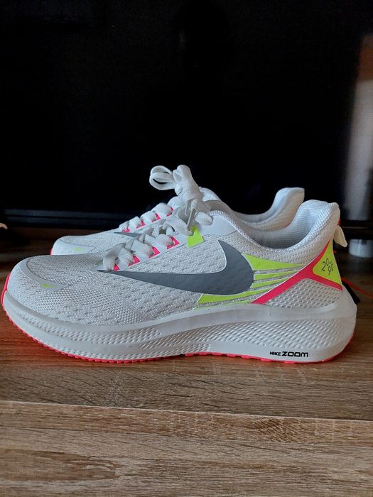 Кросівки спортивні Nike, нові