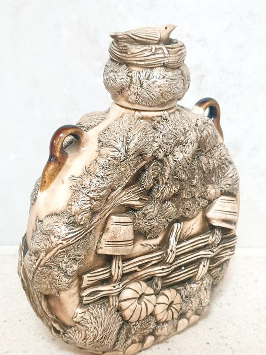 Linda garrafa / cantaril em cerâmica artistica