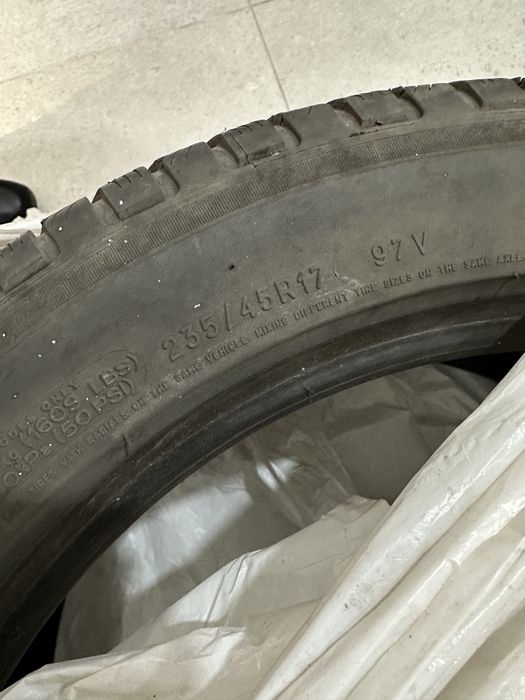 Безкоштовно віддам шини 235/45 R17
