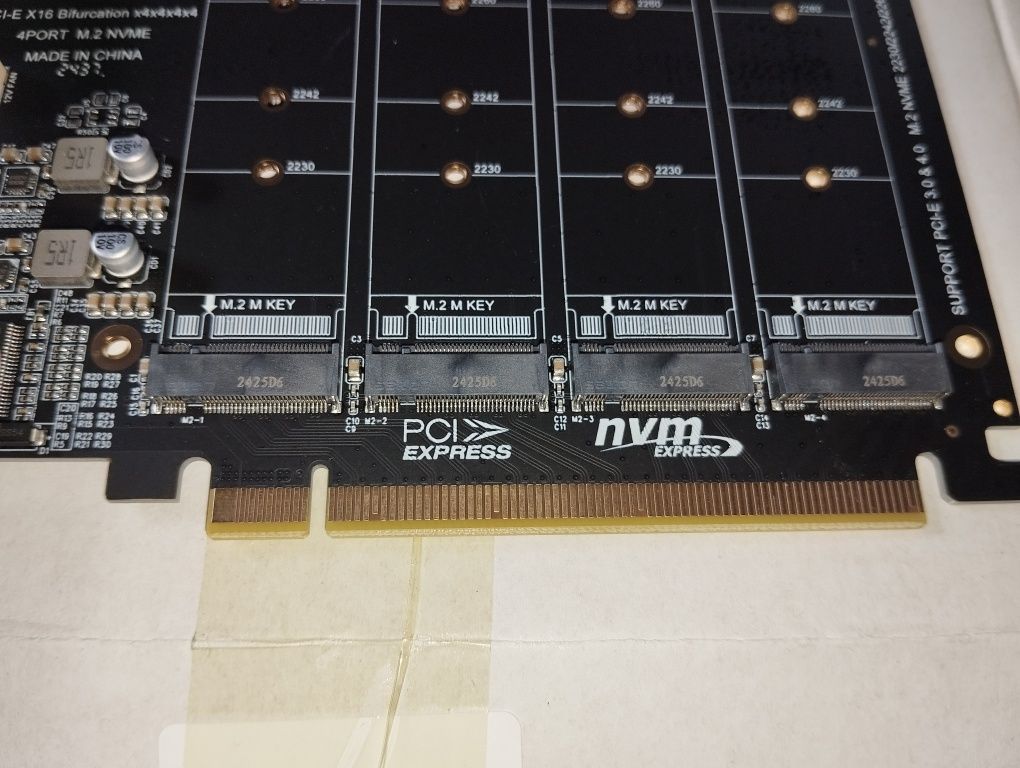 Adapter PCIe x16 na 4x M.2 NVMe SSD