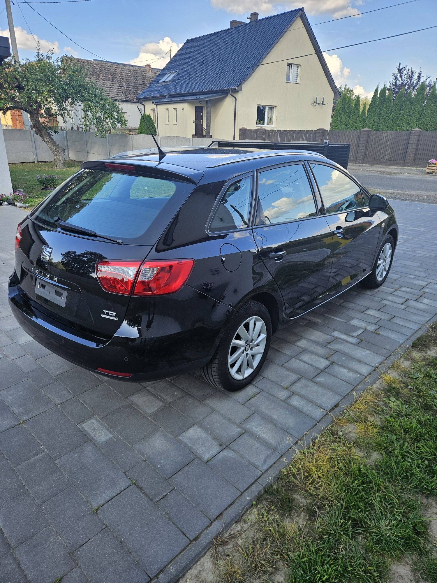 Sprzedam seat Ibiza lift 1.6tdi z 2015r