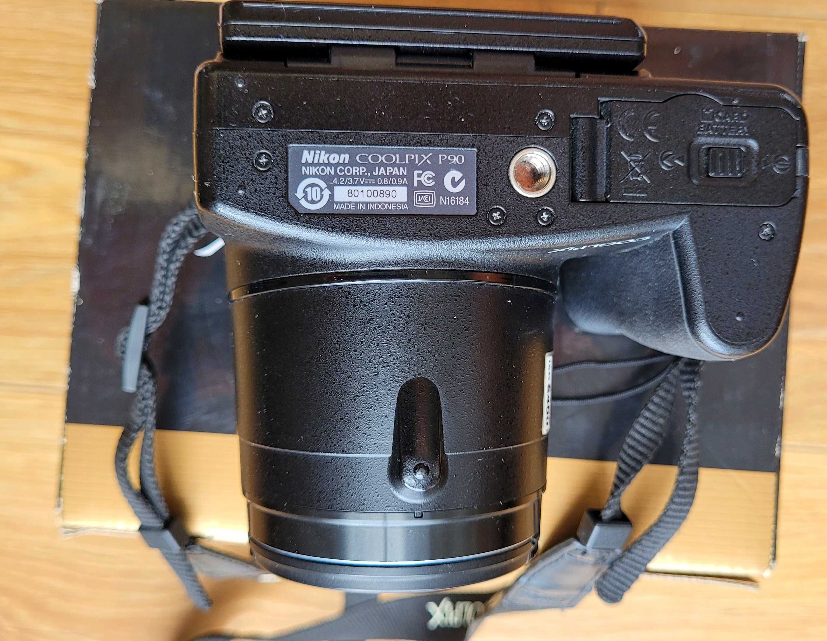 Nikon Coolpix P90 - Aparat cyfrowy 24x zoom, 12.1 Mpix, CCD, live view