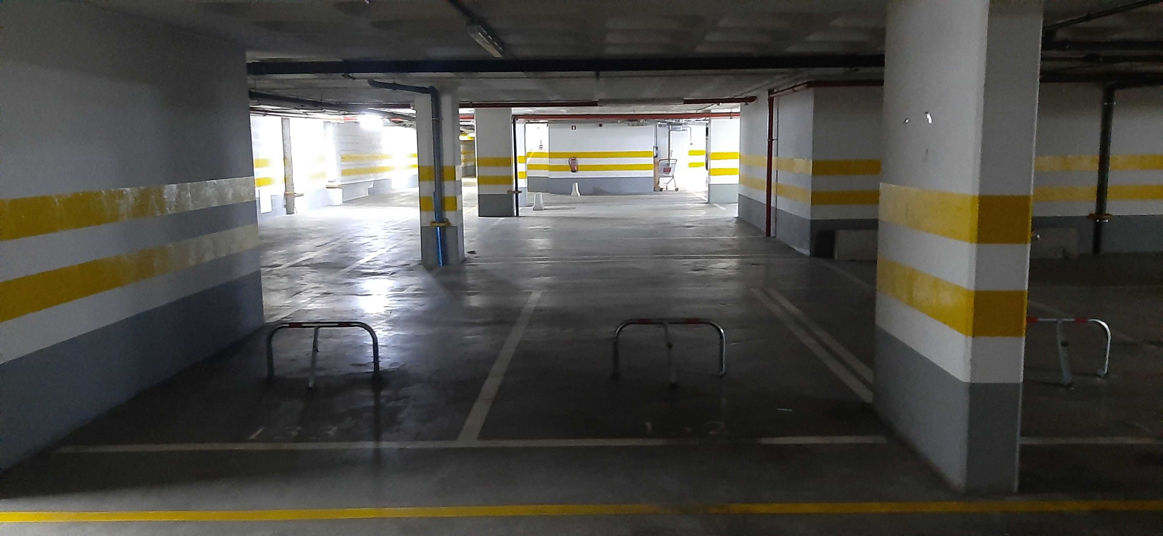 Garagem p/CARRO - Av. Berlim nº 27 - 3 min Aeroporto Aeroporto / A1