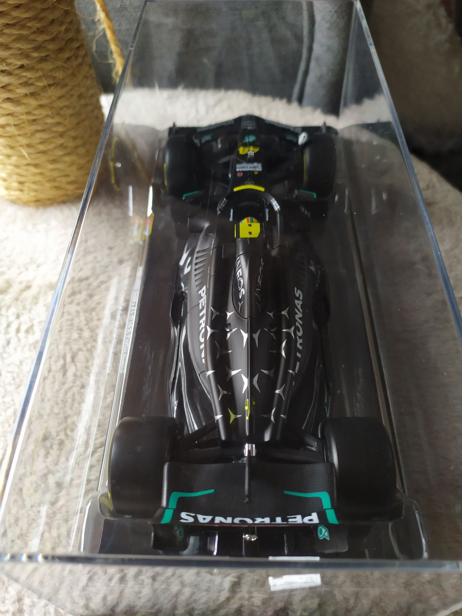 Model F1 Mercedes W14 2023, Hamilton #44, bolid, na prezent, 26cm !