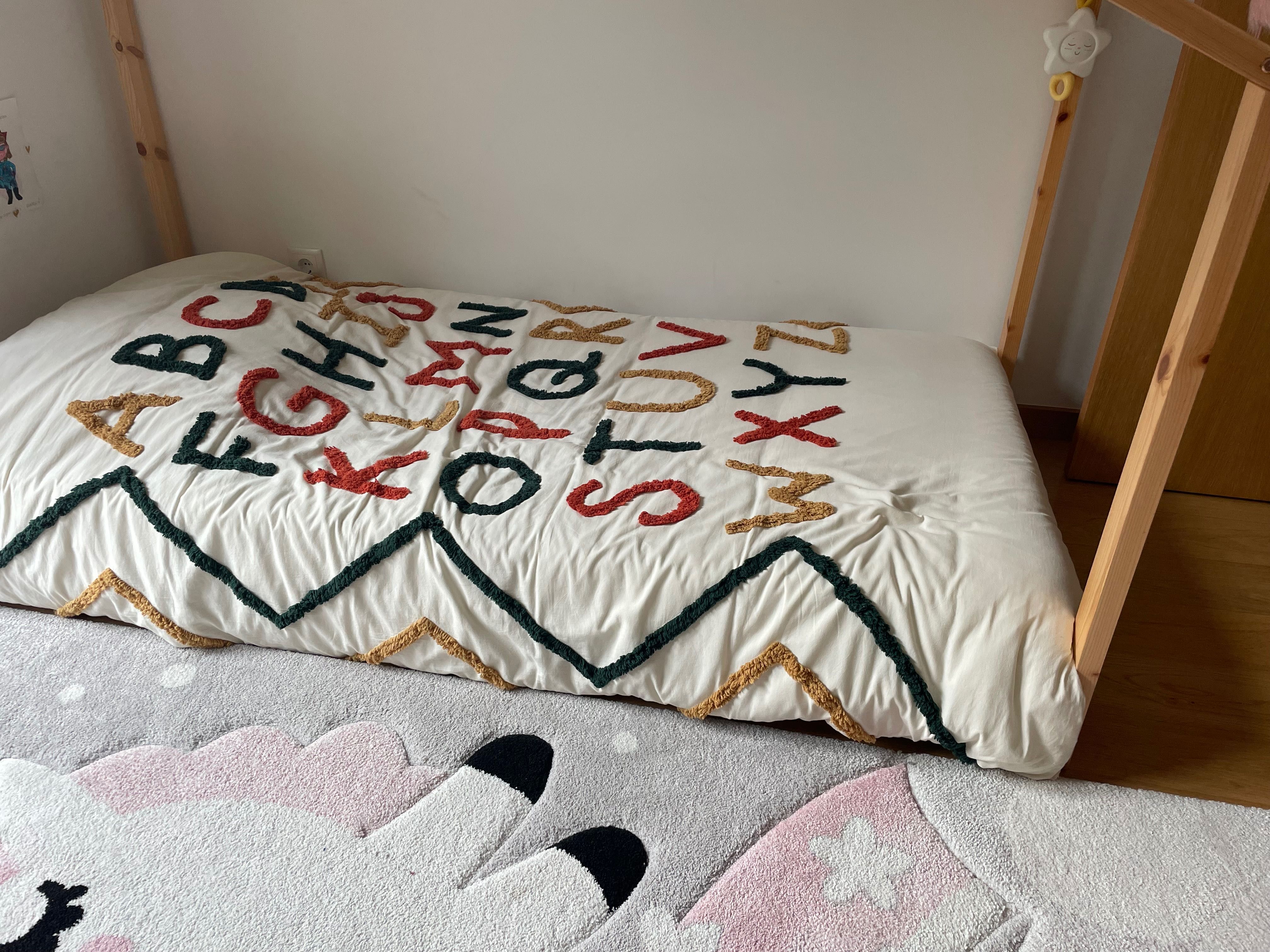 Cama montessori + colchão + almofada e jogo de cama
