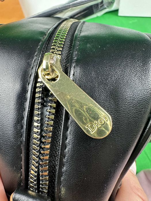 Torebka damska Christian Dior torba listonoszka pasek kuferek czarny