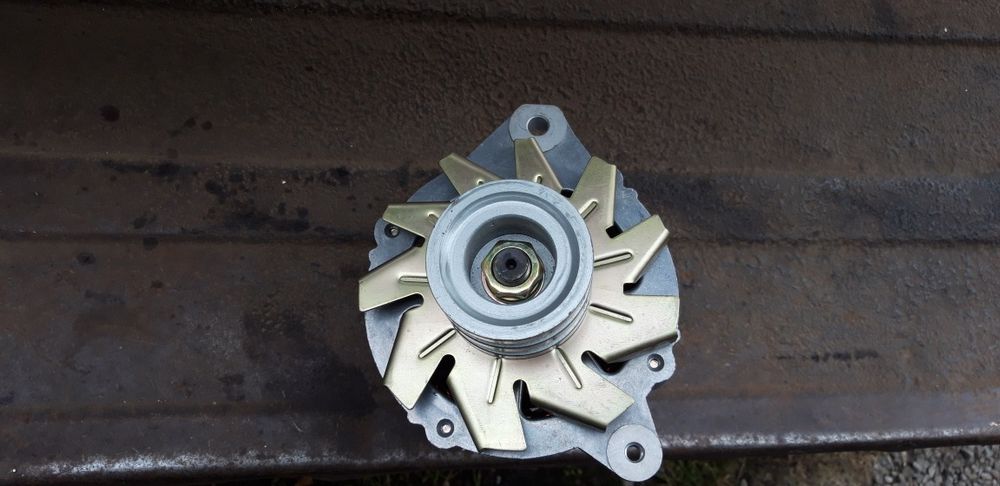 Генератор на 402 двигатель ПЕКАР новый