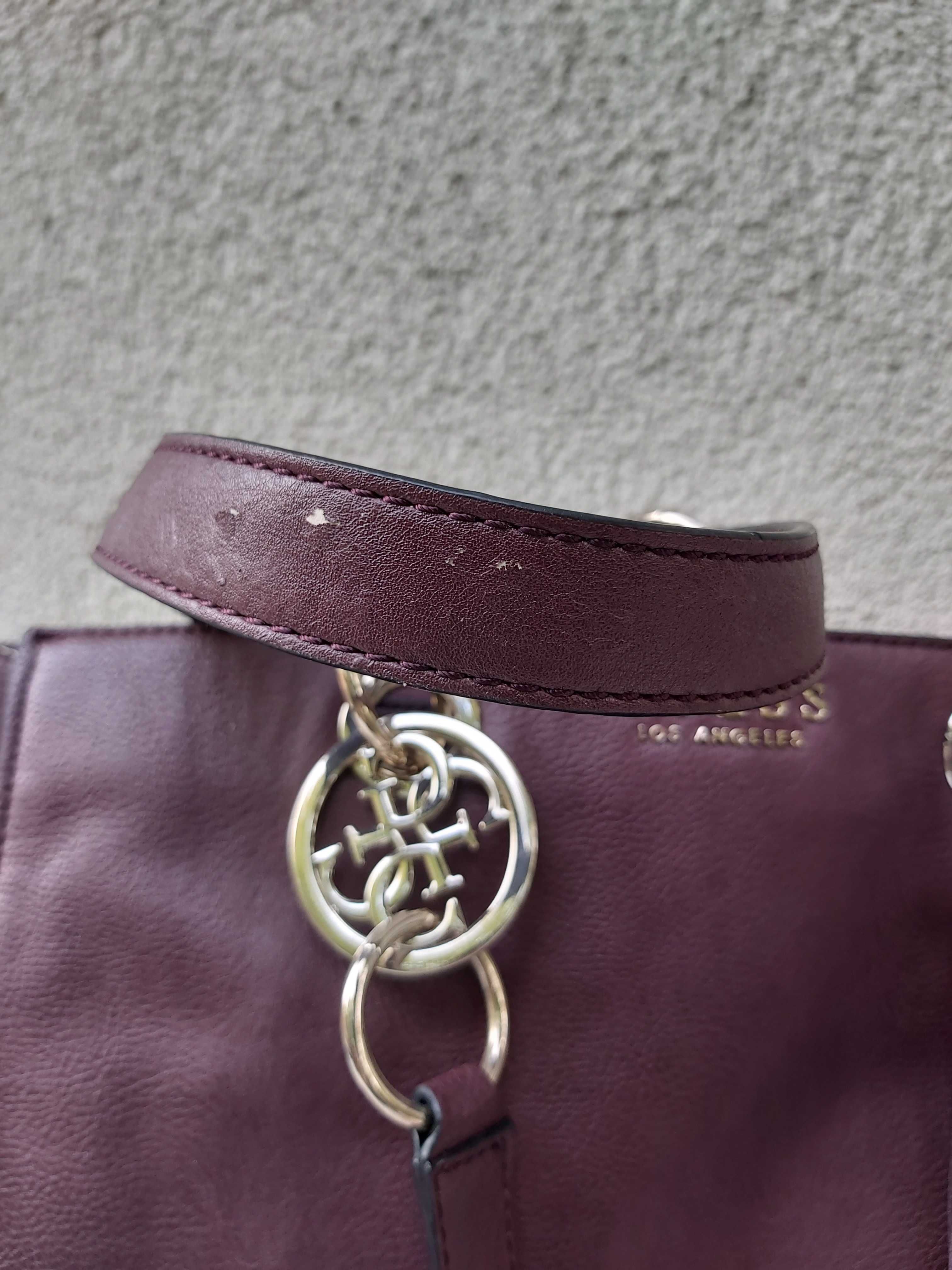 Używana torebka shopperka GUESS bordowa brelok chwost duża
