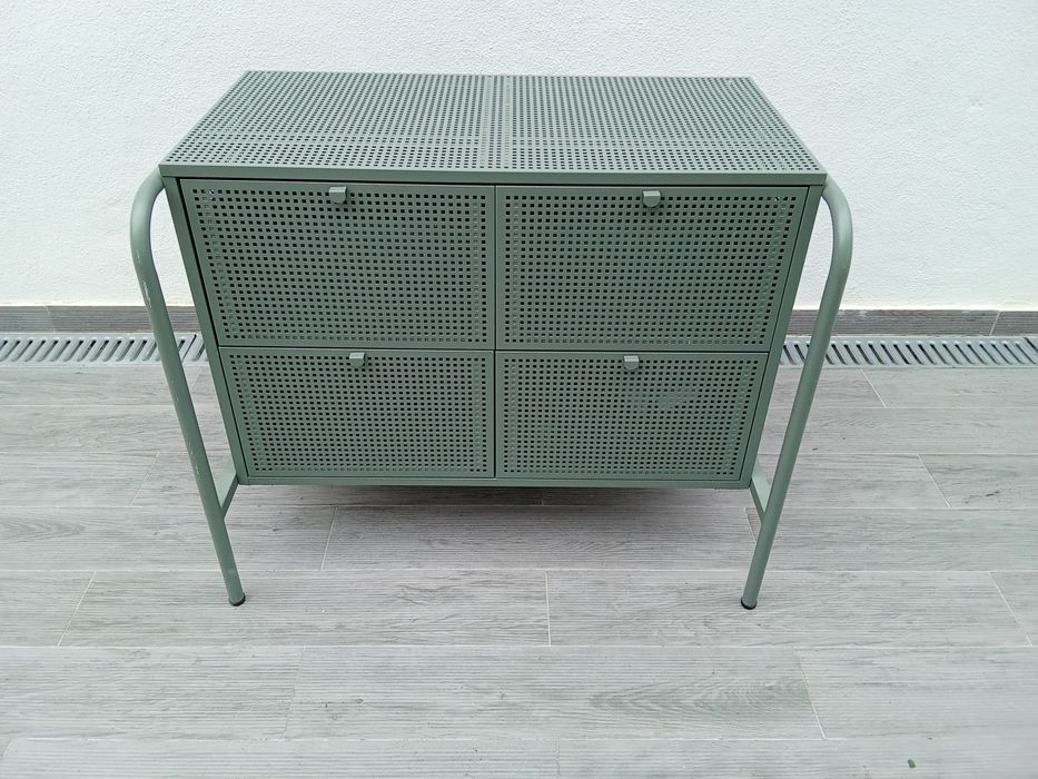 Armário tipo cacifo em ferro com 4 divisões