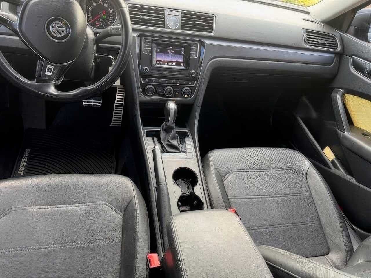 2016 Volkswagen Passat R-Line