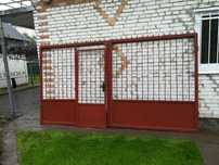 Металеві ворота розпашні двохстворчасті