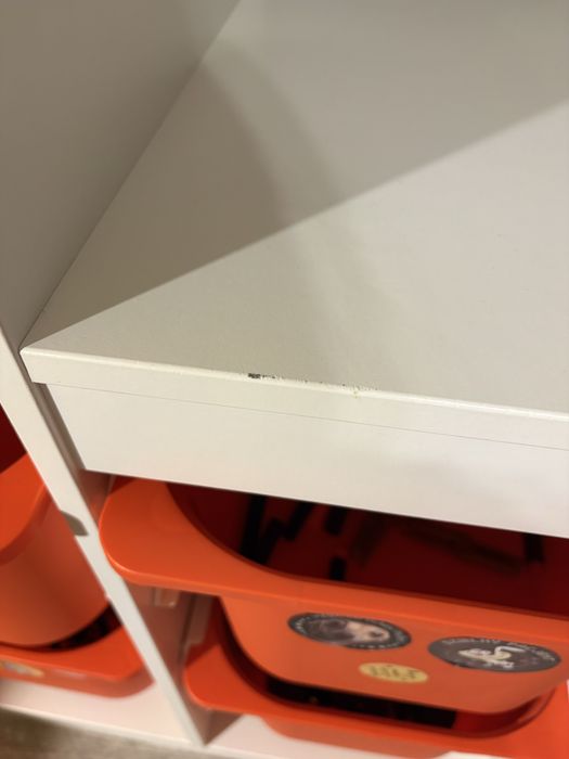 Regal Trofast IKEA z pojemnikami