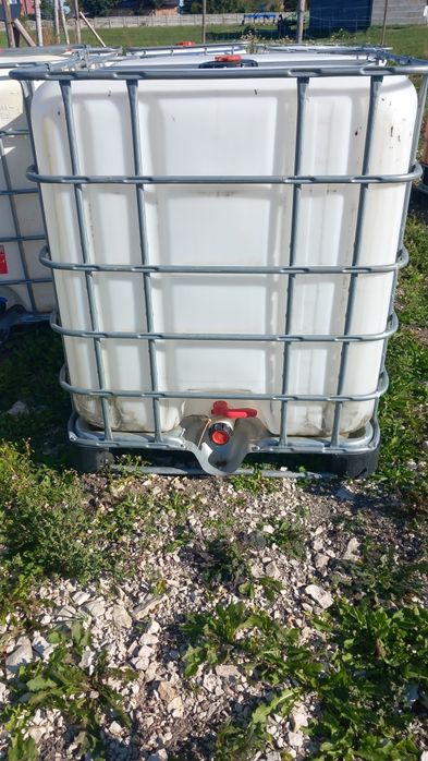 Sprzedam beczki -Mauzery 1000l używane  na wodę i nie tylko .
