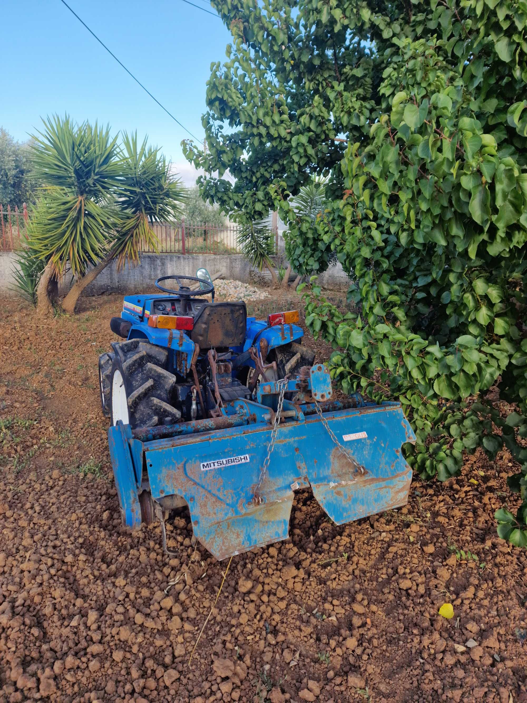Trator Mitsubishi 4x4 MT 1601 D