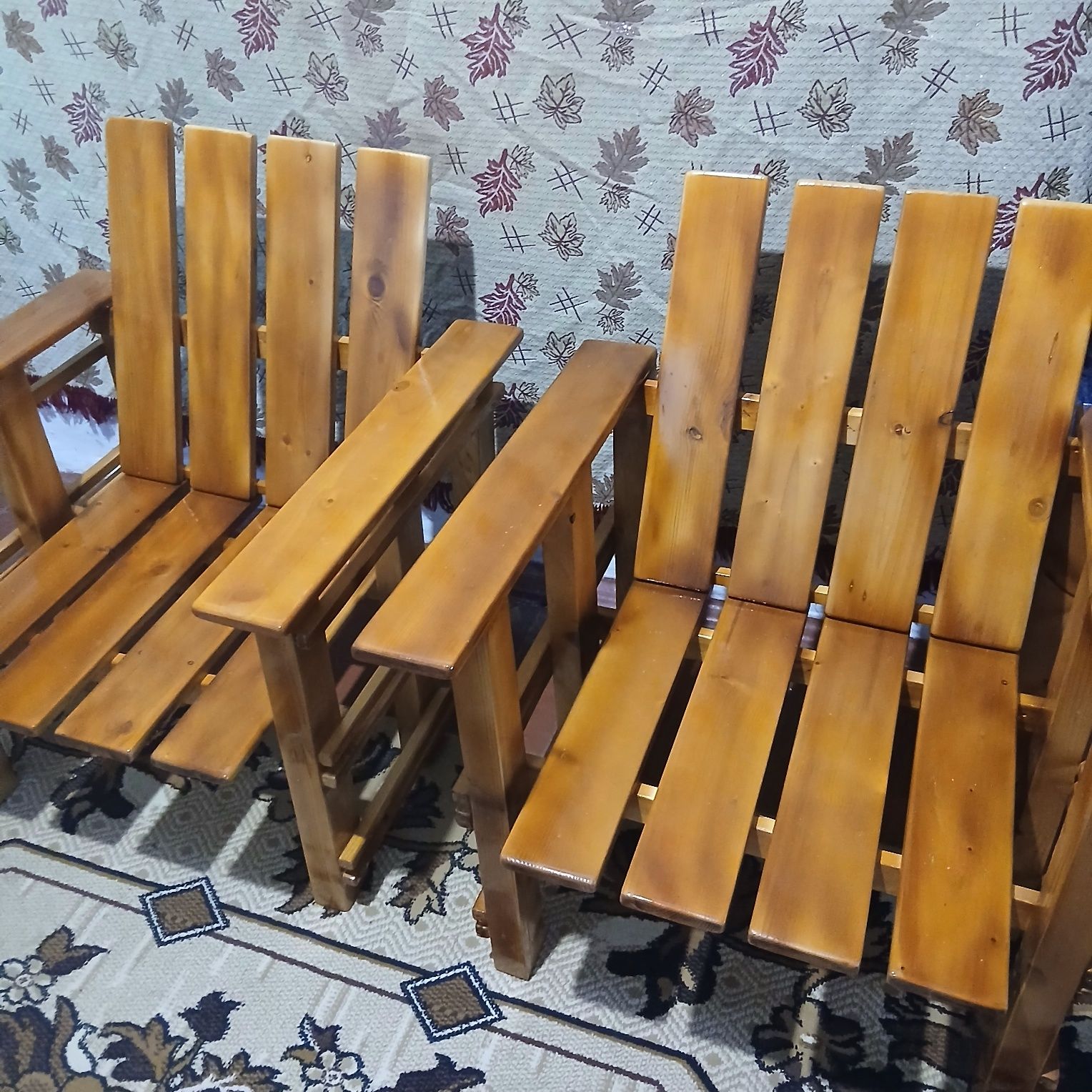 Стулья и столы ручной работы