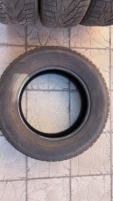 215/65/R16  Nokian Hakkapeliitta  r2