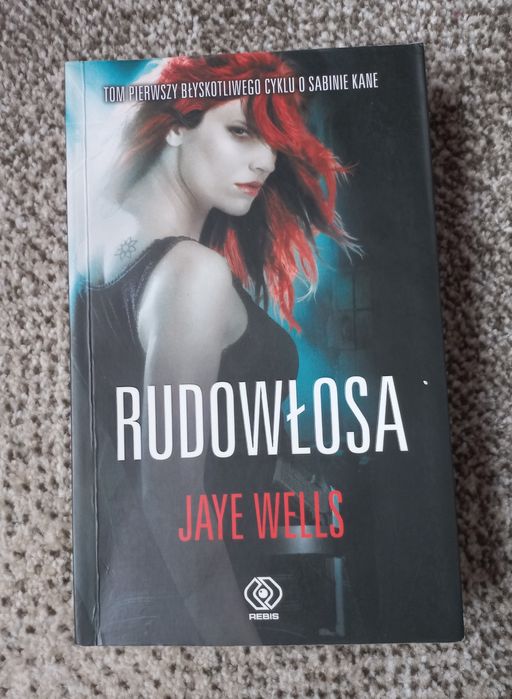 Rudowłosa Jaye Wells