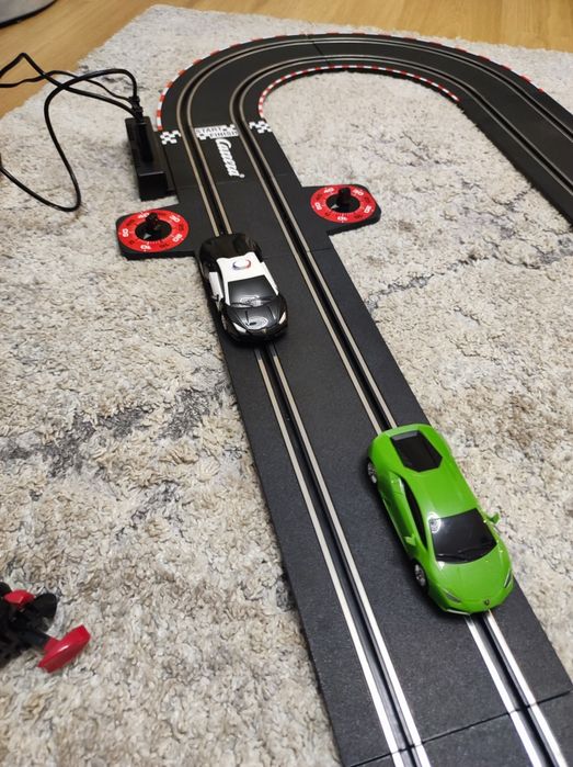 Tor wyścigowy Carrera Go, na dwa auta elektryczny