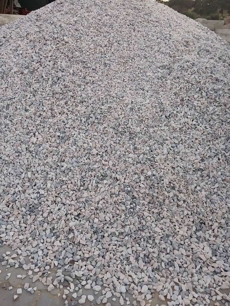 Pedra Marmore Matizado Britado, gravilha matizada