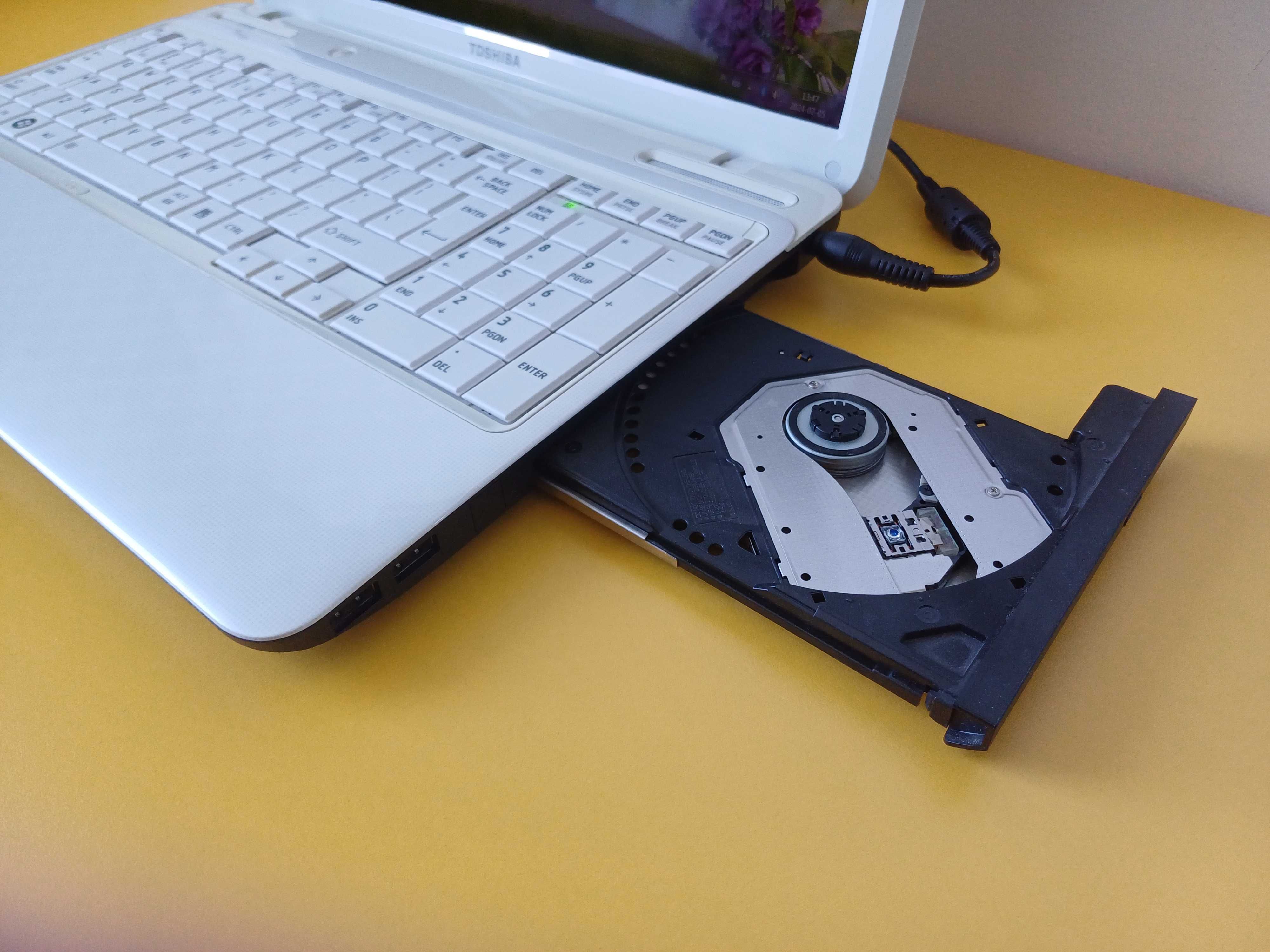 Laptop komputer Toshiba Satellite L750-1XT