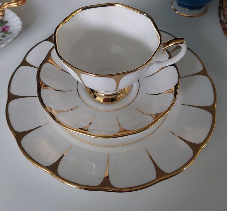 zestaw śniadaniowy, pochodzący z angielskiej wytwórni Royal Vale