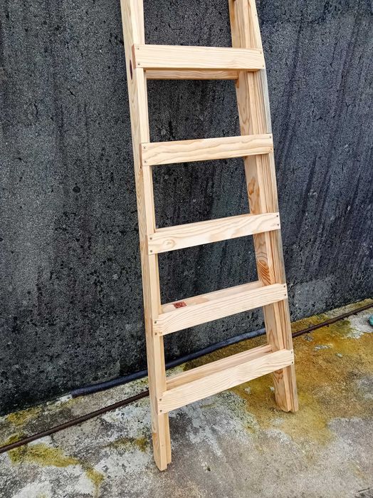 Escadote de madeira