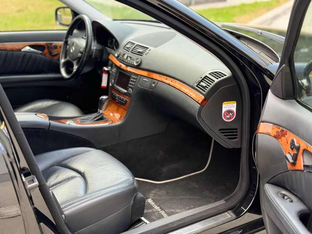 Mercedes-Benz E-Class E350 4Matic • Super Stan!!!