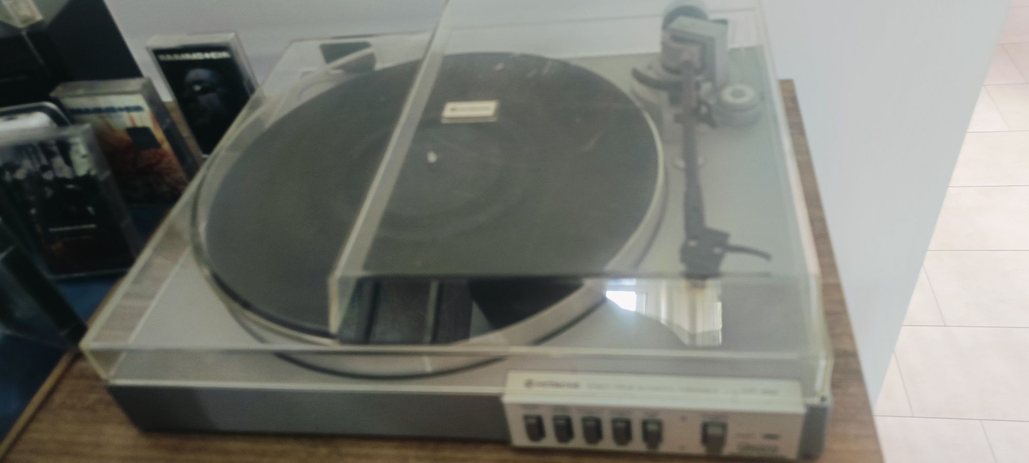Gramofon Hitachi HT-6M