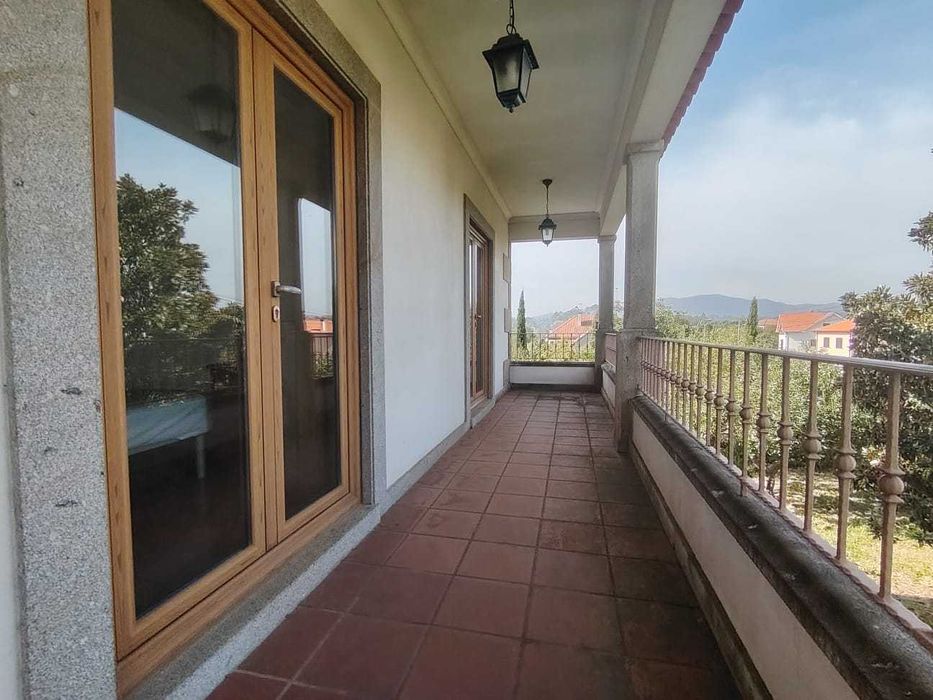 Moradia T4+1 Isolamento Moderno no Centro de LANHESES Viana do Castelo