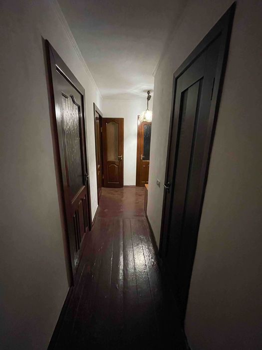 Продается 2-комнатная квартира в центре города.