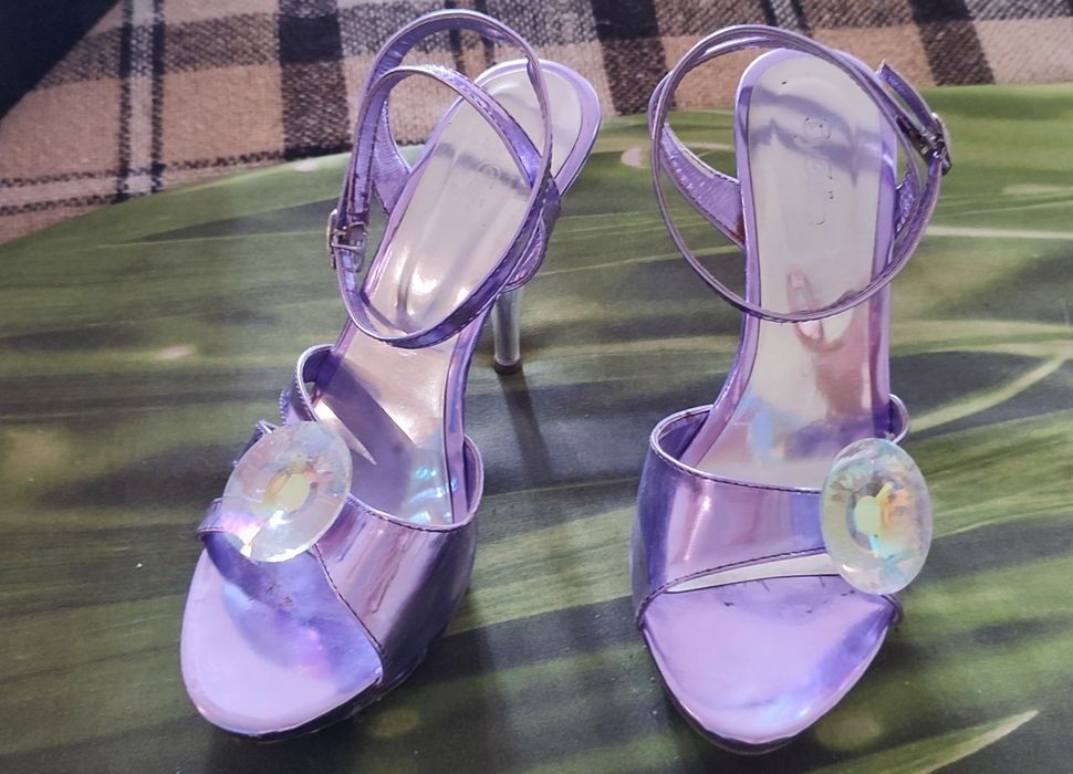 Фіолетові жіночі босоніжки, р 38 б/у