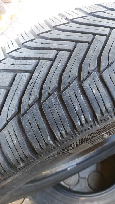 зимняя резина MICHELIN 215/60R17  2колеса б\у