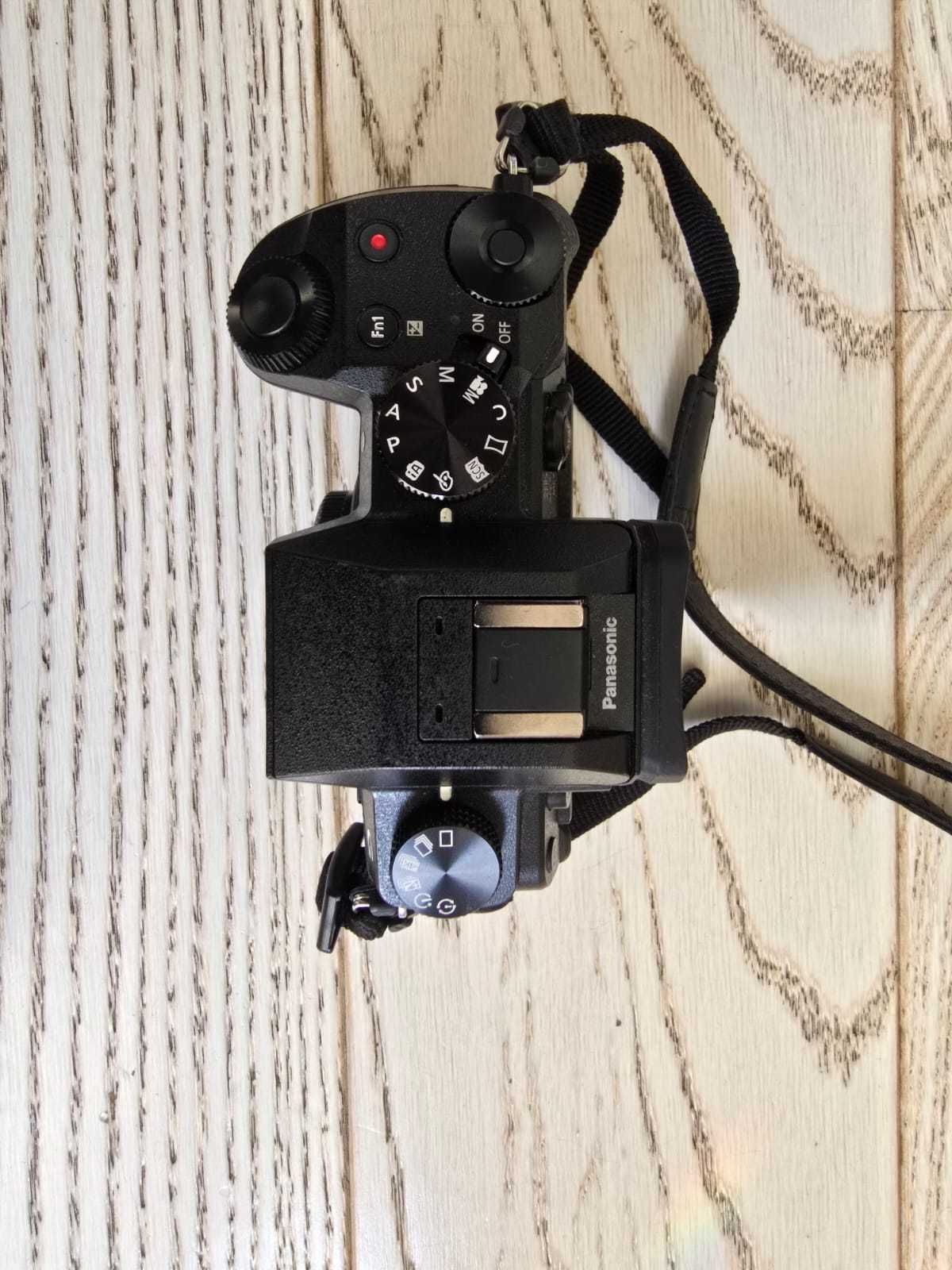 Panasonic Lumix G7 + 12-60mm + mikrofon RØDE + torba + ładowarka-
