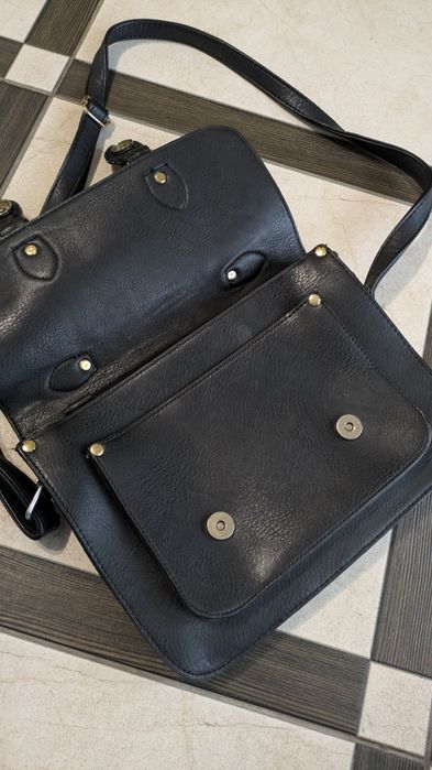 Чорна сумка портфель