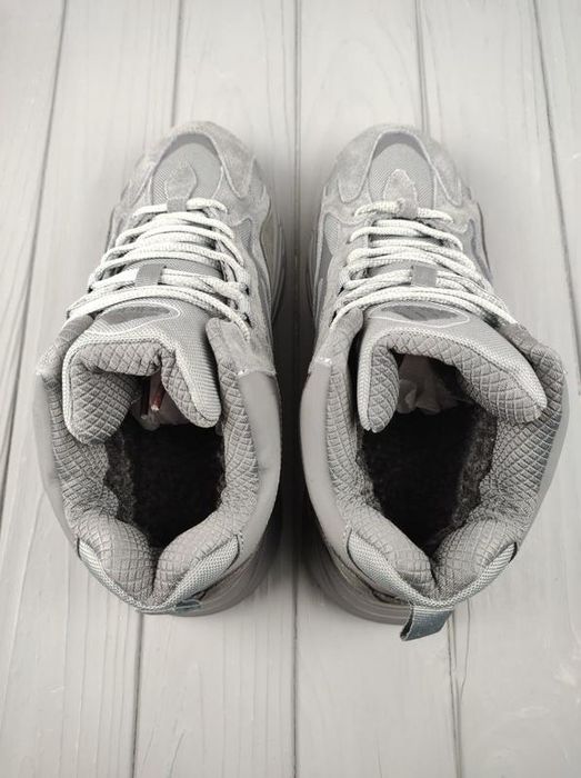 Чоловічі Зимові Кросівки Adidas Yeezy Boost 700 v2 з хутром до -21°