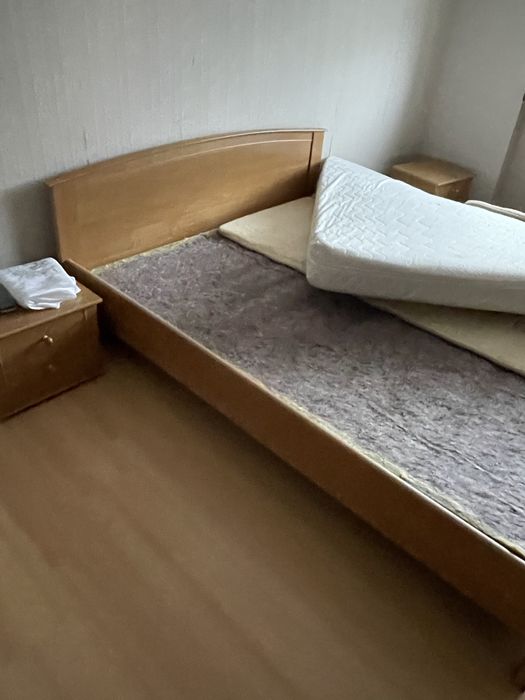Lozko sypialnia z materacem oraz stolikami ODDAM ZA DARMO