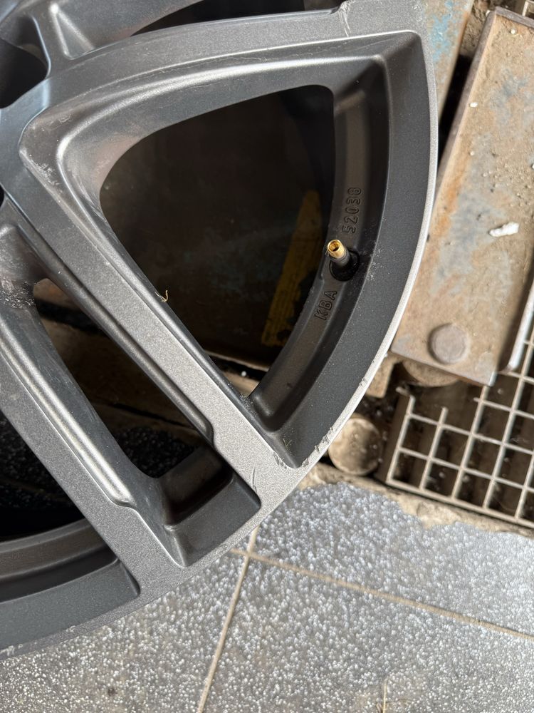 Felgi aluminiowe Dezent ET 45 8jx19” 5x108 Ford Volvo