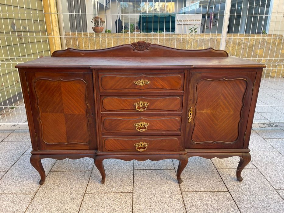 Aparador queen anne