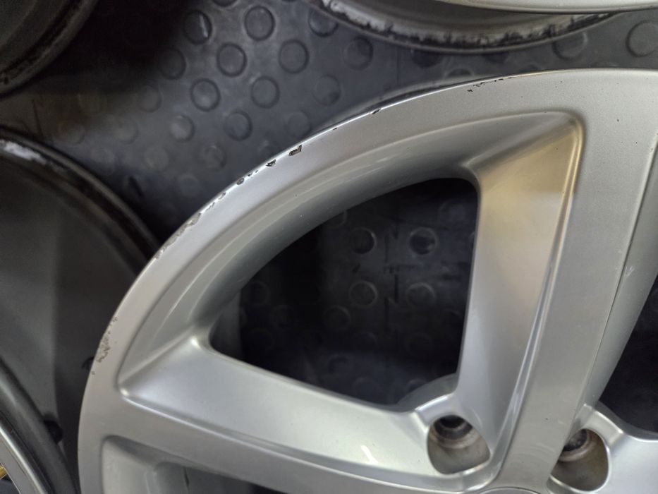 Felgi Aluminiowe 5x112 8Jx18 ET47 Audi A3 A4 A6 Q5