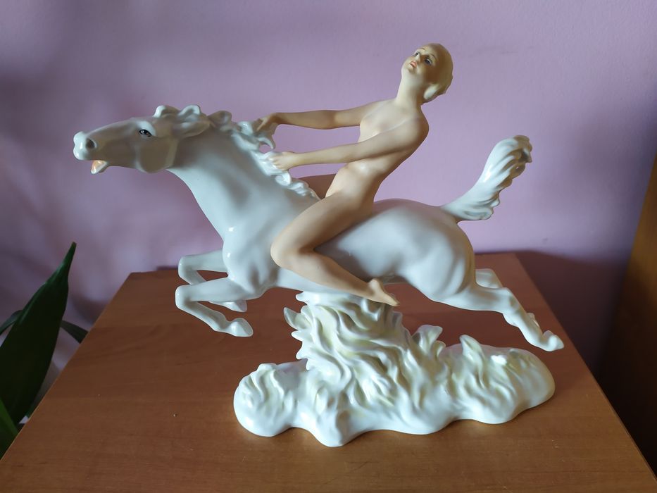 Статуэтки Амазонкв на лошадке