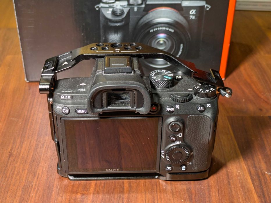 Sony a7 iii [2024] 28-70 f3.5-5.6 [kit] 85 f1.8 + Small Rig
