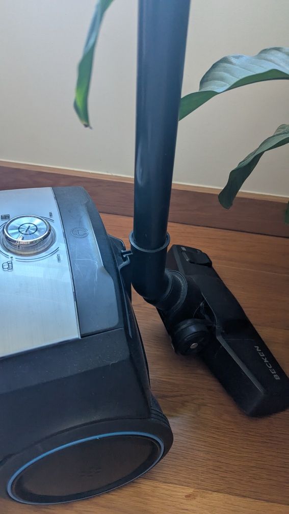 Aspirador Becken Pure silencer 56Db 700w em óptimas condições