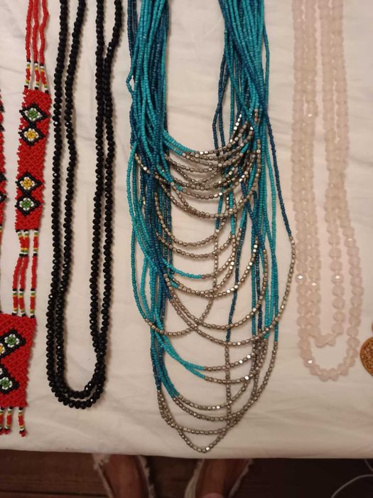 Conjunto de 16 colares de vários modelos e tamanhos