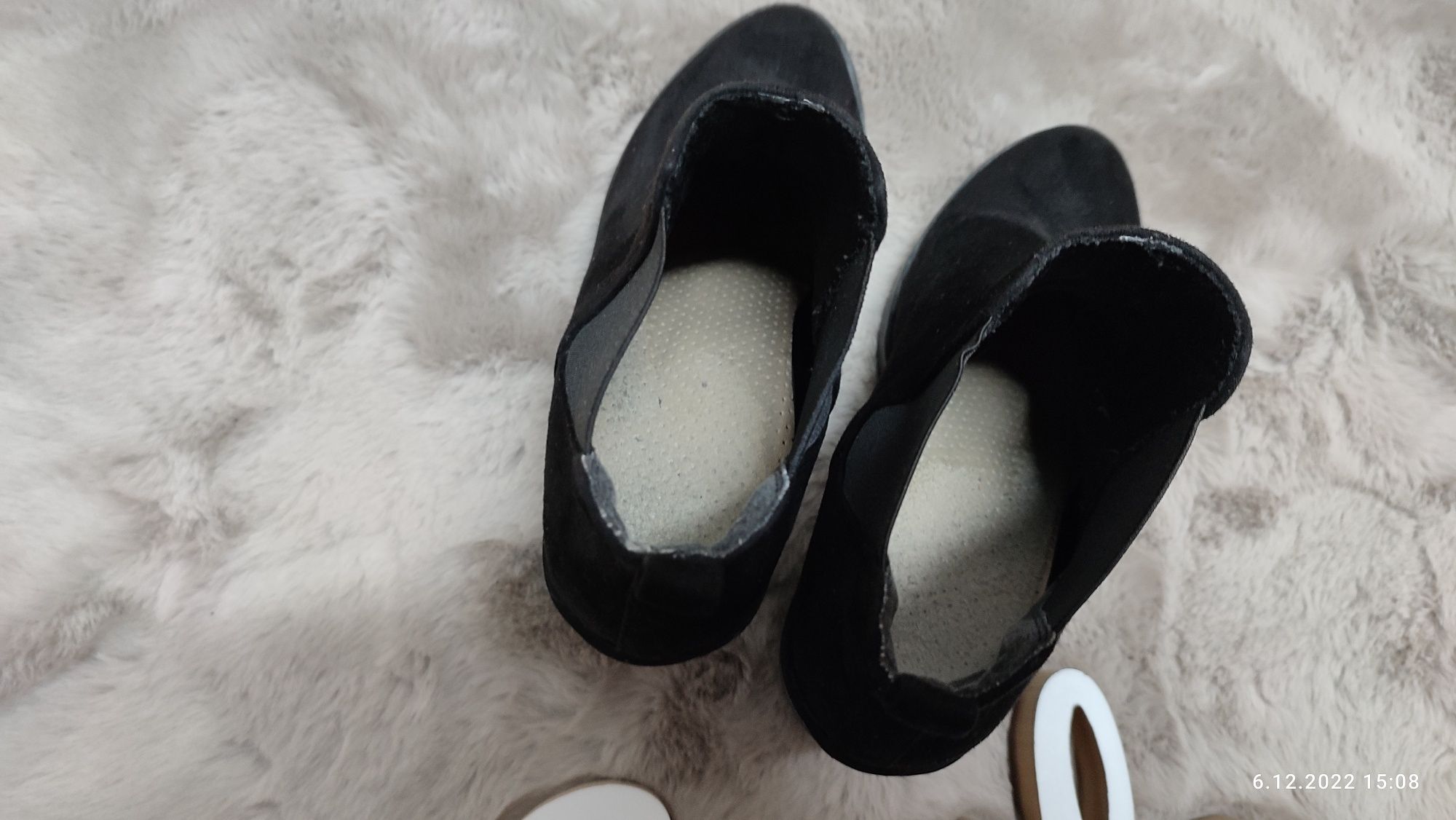 Czarne buty zamszowe na koturnie NewYorker , rozmiar 39