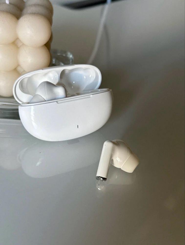 Fones bluetooth em branco